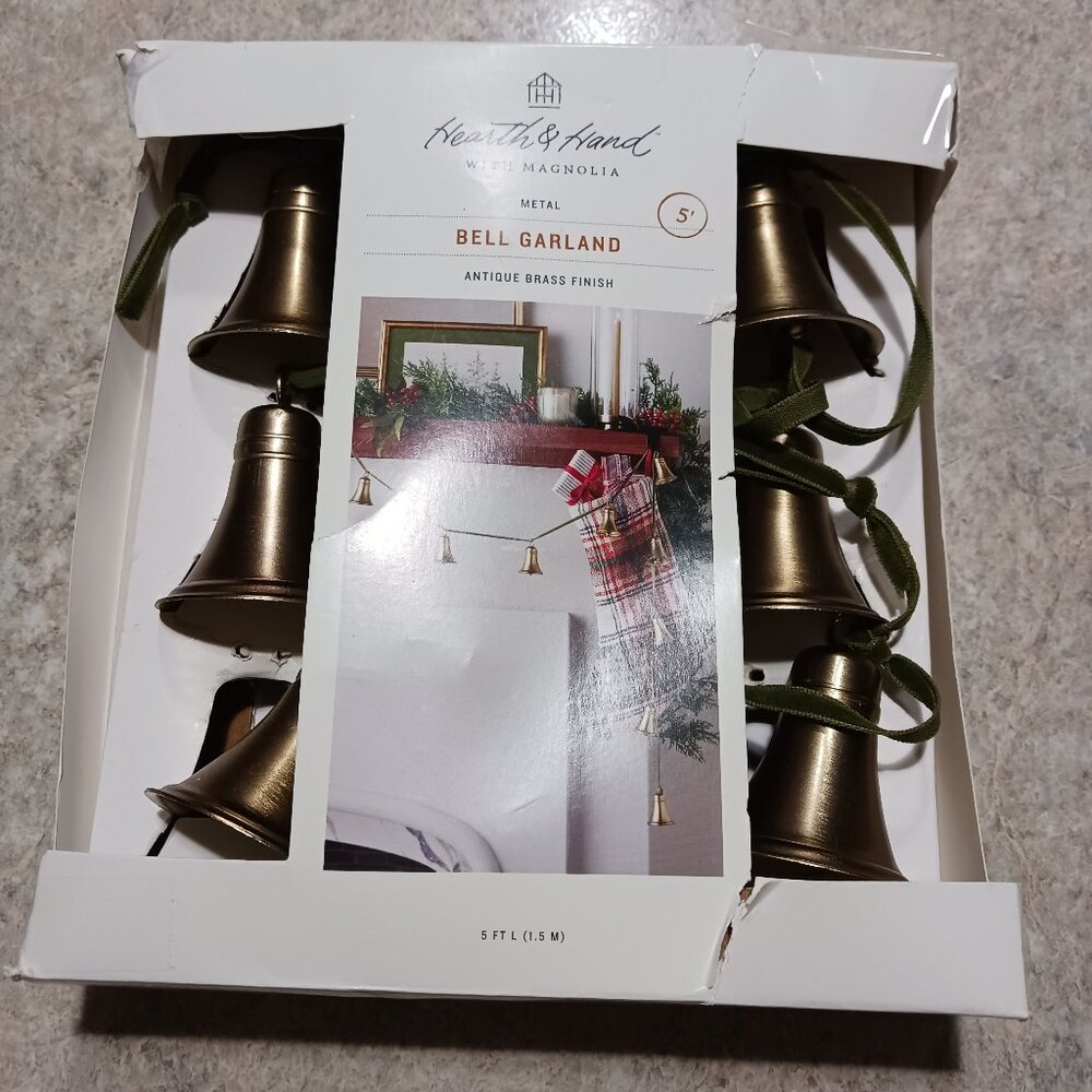 Hearth and hand with Magnolia bell garland